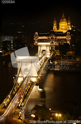 Image of chain bridge in Budapest, Hungary