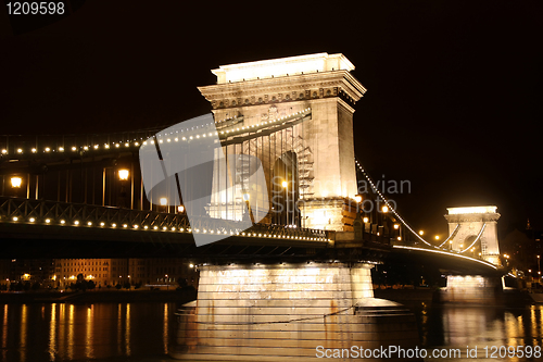 Image of chain bridge in Budapest, Hungary