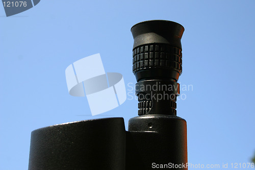 Image of binoculars