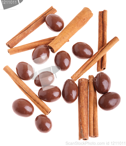 Image of Chocolate almonds and cinnamon sticks