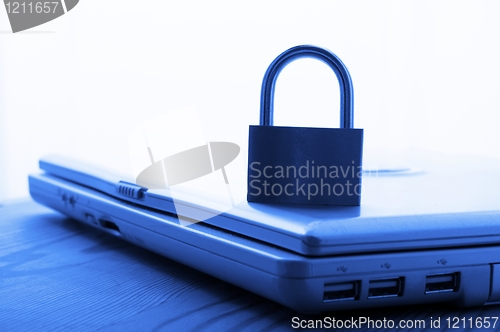 Image of notebook and padlock