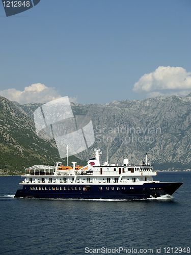 Image of Ship sailing in bay