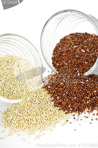 Image of Red and white quinoa grain in bowls