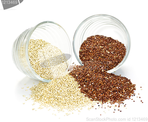 Image of Red and white quinoa grain in bowls