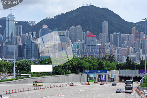 Image of traffic through the modern city 