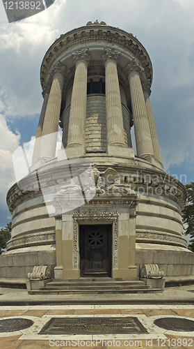 Image of Soldiers' and Sailors' monument