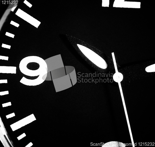 Image of Black and white clock.