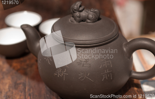 Image of chinese green tea pot and cups