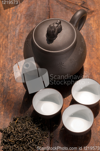 Image of chinese green tea pot and cups