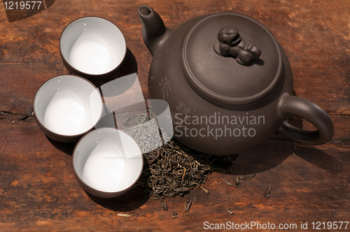 Image of chinese green tea pot and cups