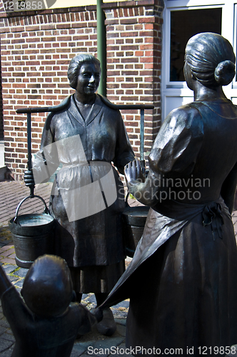 Image of Women at the water pump