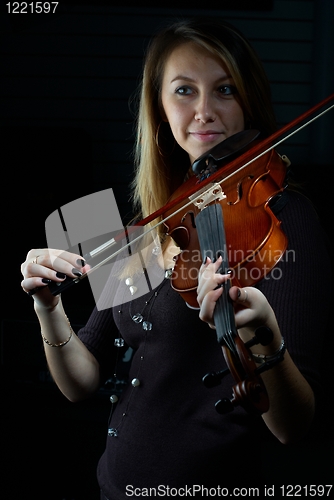 Image of Woman and violin