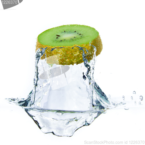 Image of kiwi splashing