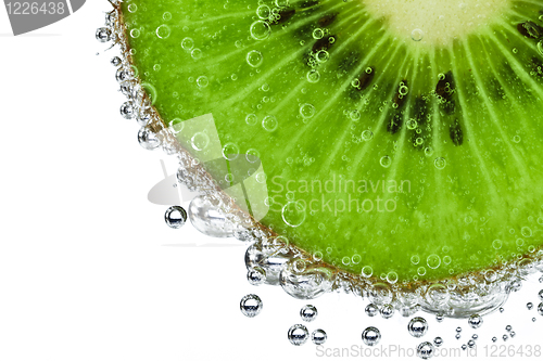 Image of kiwi with bubbles