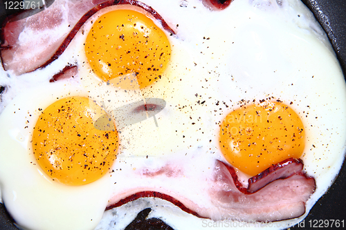 Image of smoked meat and eggs i