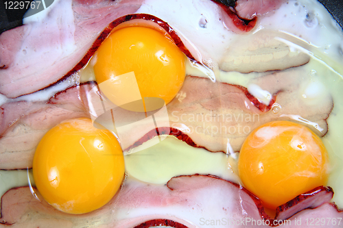Image of smoked meat and eggs i