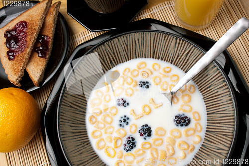 Image of Breakfast Cereal Pieces Spelling LOL