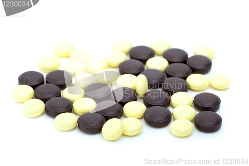 Image of Some yellow and brown tablets