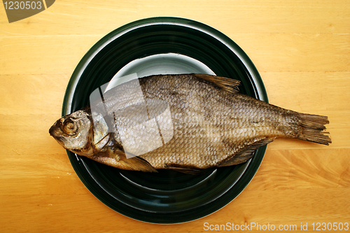 Image of Foto of bream lying in black bowl