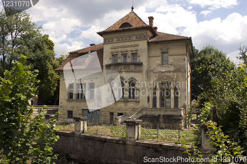 Image of Deserted house