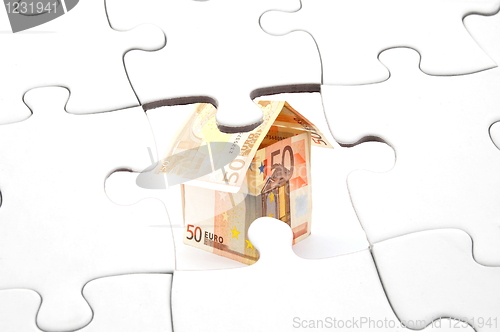 Image of puzzle and money house