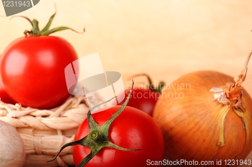 Image of tamatoes and garlic