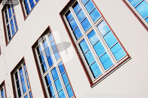 Image of facade of apartment house