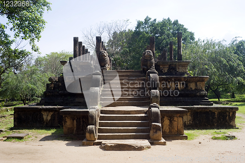 Image of Ancient Vatadage (Buddhist stupa) 