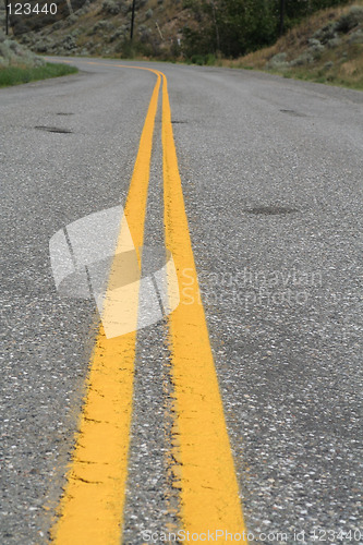 Image of yellow lines on road