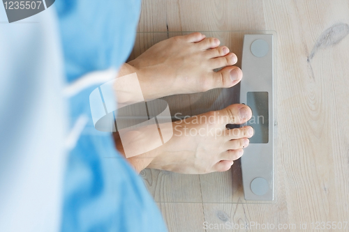 Image of Weighing on scale