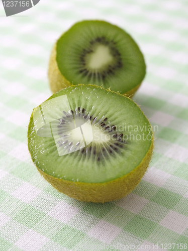 Image of Sliced kiwi fruit