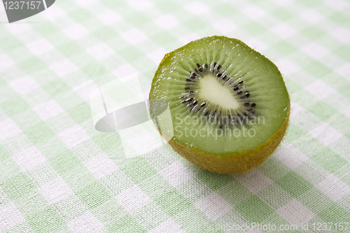 Image of Sliced kiwi fruit