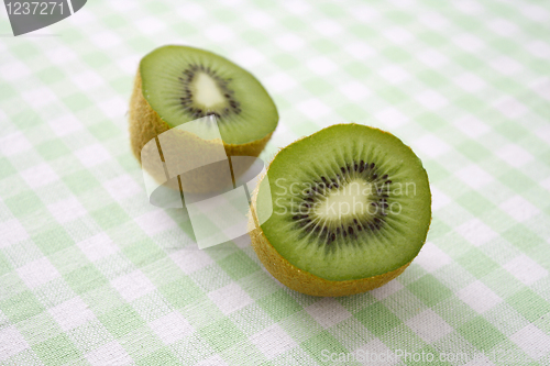 Image of Sliced kiwi fruit