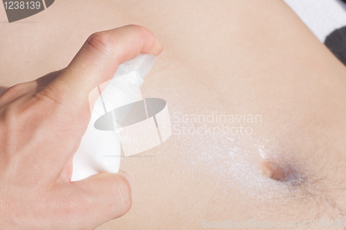 Image of Applying sunscreen