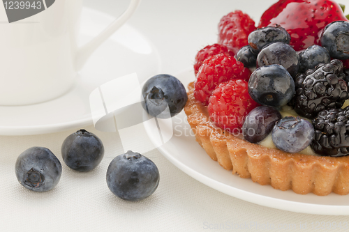 Image of fruit tart with blueberries