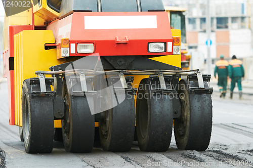 Image of pneumatic asphalt roller at work