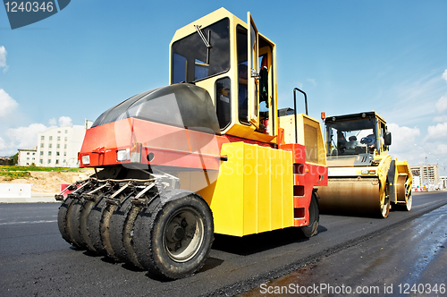 Image of pneumatic asphalt roller at work