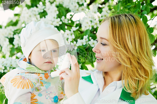 Image of Baby and doctor with inhaler