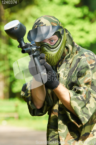 Image of aiming paintball player