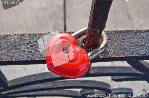 Image of Red padlock