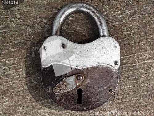 Image of old rusty padlock
