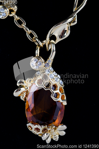 Image of pendant closeup with big gem