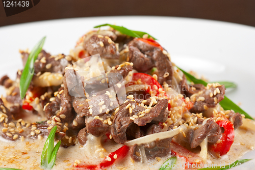 Image of sliced beef roasted with vegetables