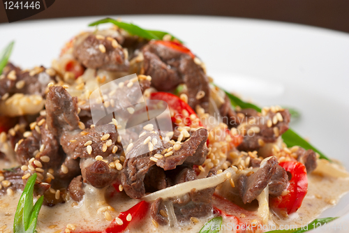 Image of sliced beef roasted with vegetables