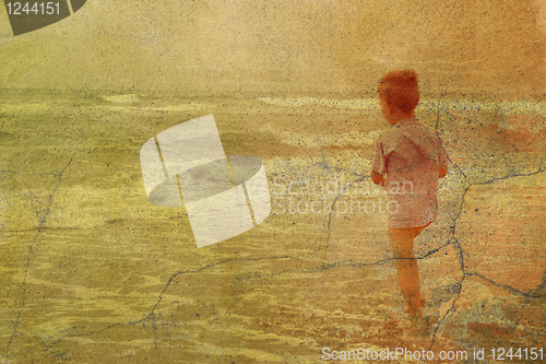 Image of child and the sea