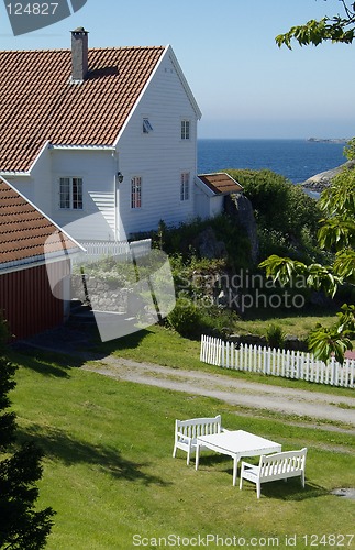 Image of White house near the sea