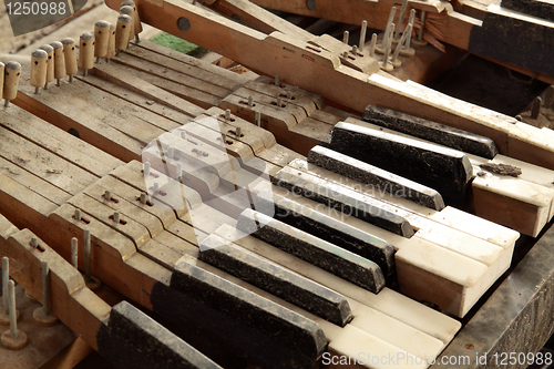 Image of Old piano 