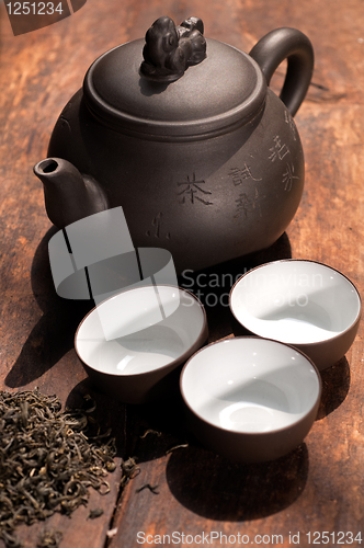 Image of chinese green tea pot and cups