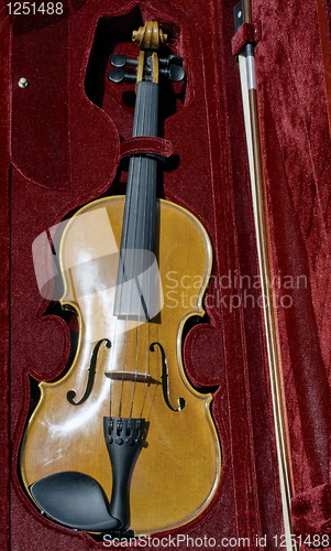 Image of Violin in case