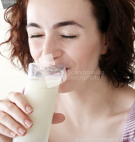 Image of Young people eating milk with cereals
